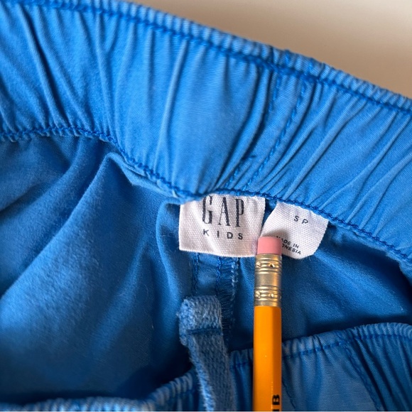 Three pairs of boys GAP shorts - Picture 7 of 14